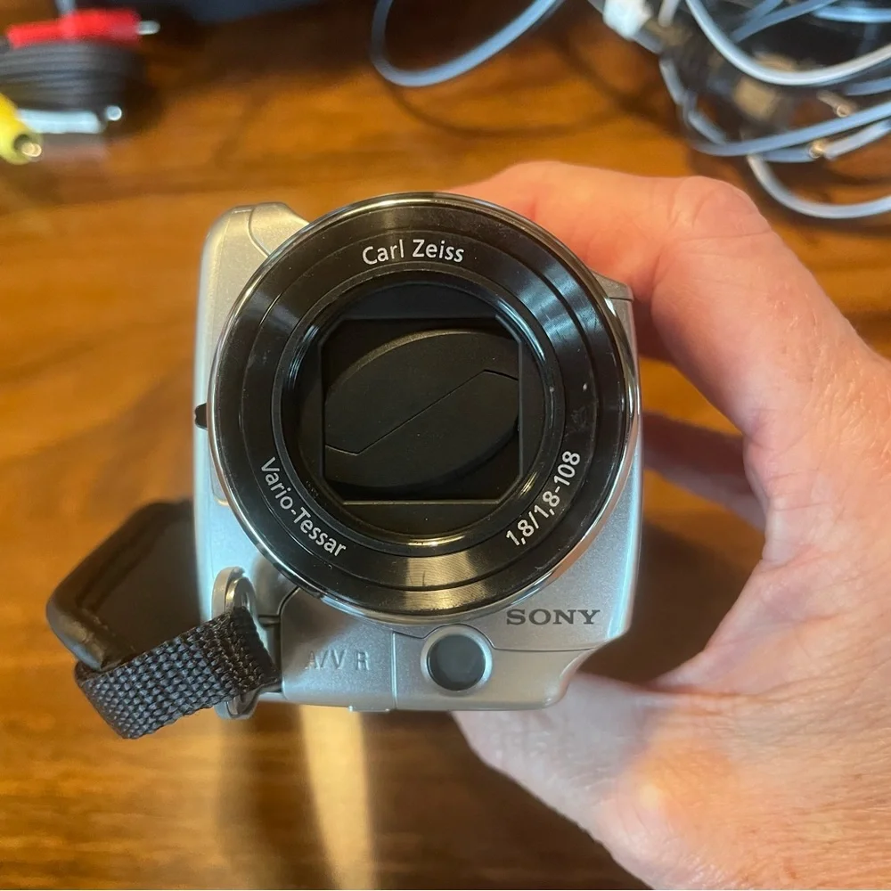 Sony Silver Handy cam DCR-SR68 Camcorder with Carry Case and Cables